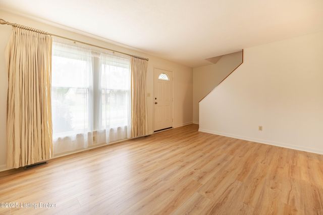 9213 Wendell Way, Louisville, KY 40299