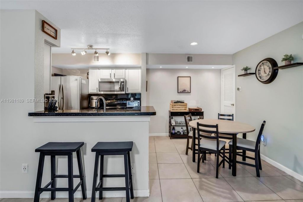 875 Riverside Dr 712, Coral Springs, FL 33071