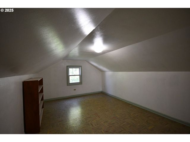 719 W 11TH St, The Dalles, OR 97058