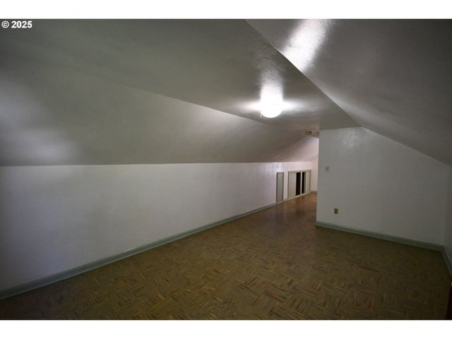 719 W 11TH St, The Dalles, OR 97058