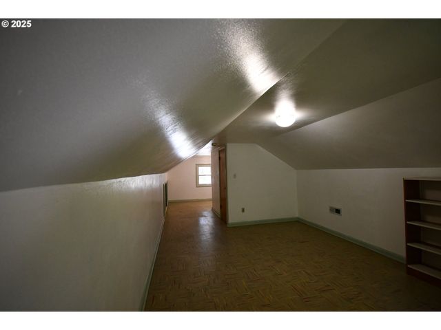 719 W 11TH St, The Dalles, OR 97058