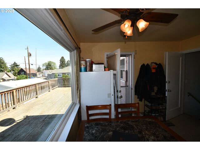 719 W 11TH St, The Dalles, OR 97058
