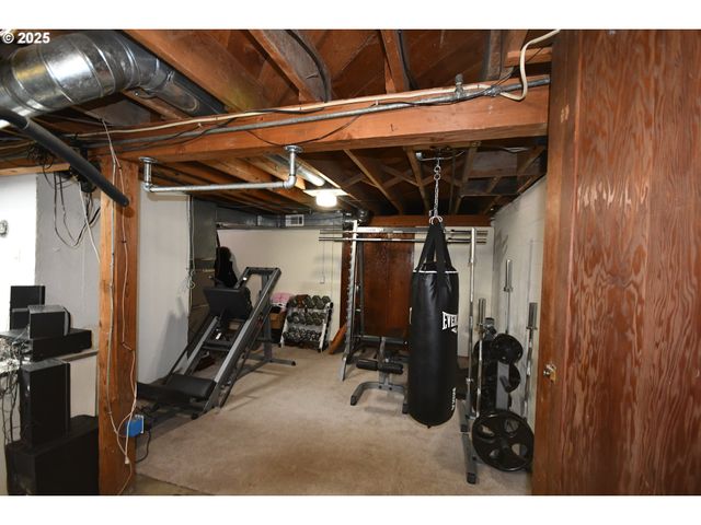 719 W 11TH St, The Dalles, OR 97058