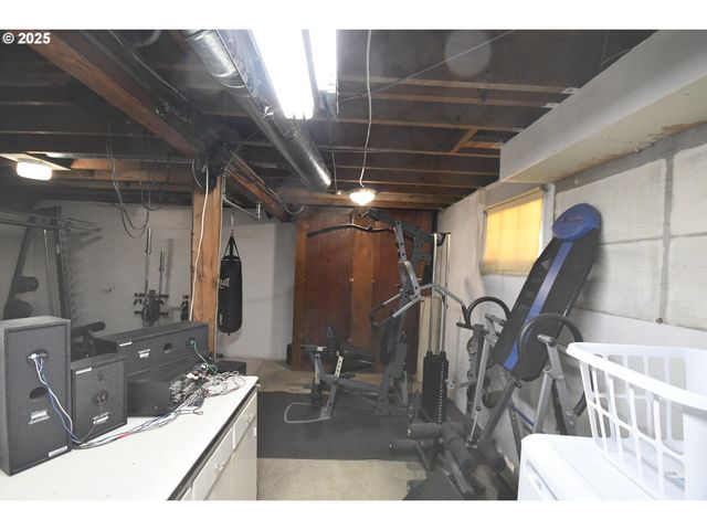 719 W 11TH St, The Dalles, OR 97058