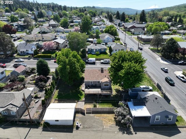 719 W 11TH St, The Dalles, OR 97058