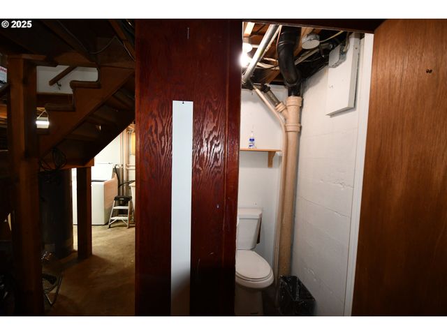 719 W 11TH St, The Dalles, OR 97058