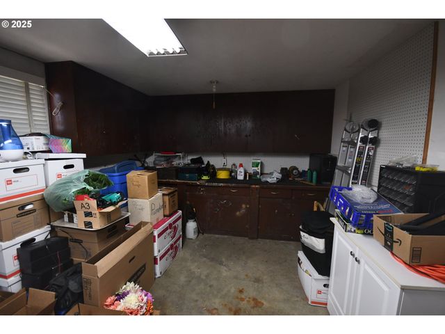 719 W 11TH St, The Dalles, OR 97058