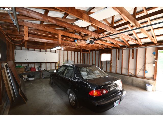 719 W 11TH St, The Dalles, OR 97058