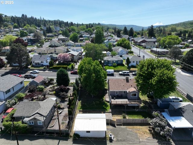 719 W 11TH St, The Dalles, OR 97058