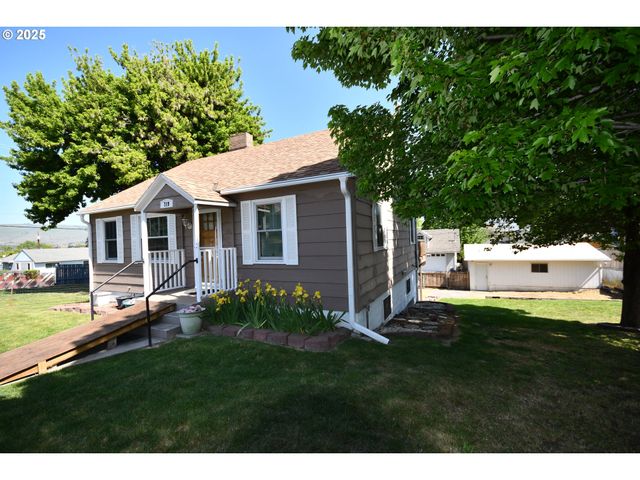 719 W 11TH St, The Dalles, OR 97058