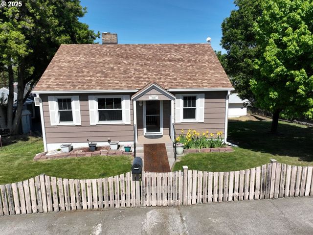 719 W 11TH St, The Dalles, OR 97058