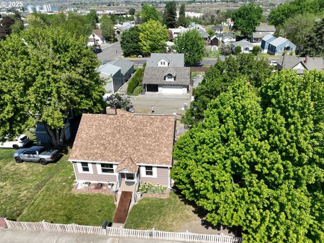 719 W 11TH St, The Dalles, OR 97058