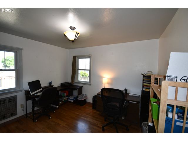 719 W 11TH St, The Dalles, OR 97058