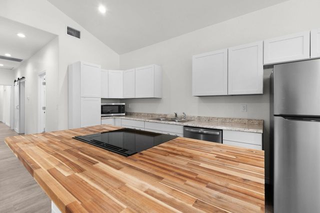 834 Waco ST, Kingsland, TX 78639