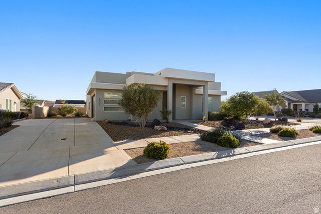 5791 S RUSSET SUN DR, St. George, UT 84790