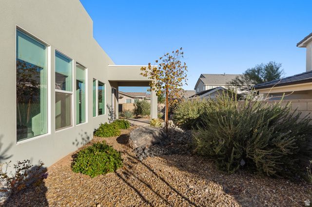 5791 S RUSSET SUN DR, St. George, UT 84790