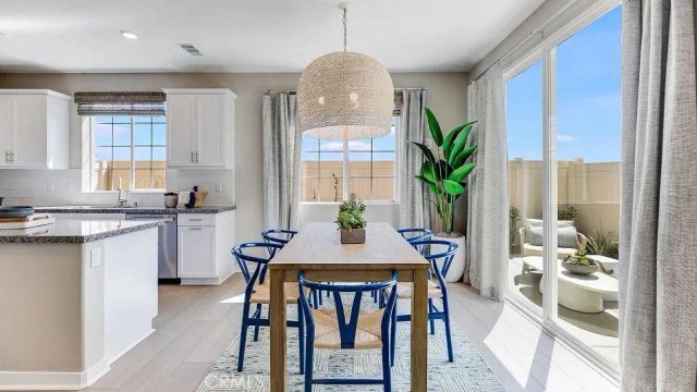 1304 Thunderbolt Lane, Rialto, CA 92376
