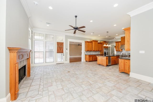 19027 Spyglass Hill Dr, Baton Rouge, LA 70809