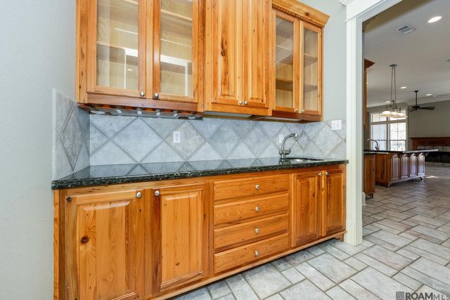 19027 Spyglass Hill Dr, Baton Rouge, LA 70809