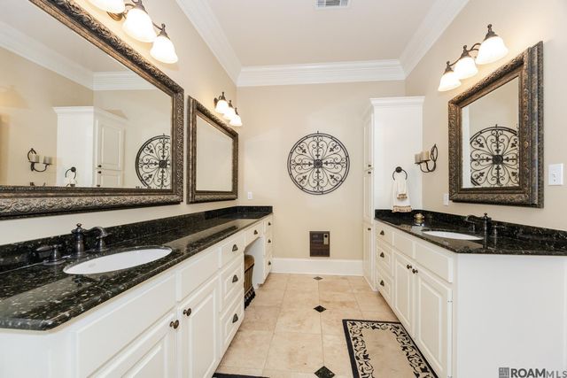 19027 Spyglass Hill Dr, Baton Rouge, LA 70809