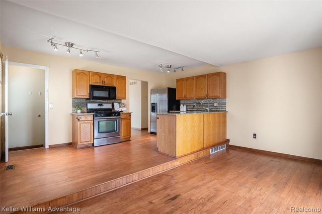 44528 Whitman Avenue, Canton, MI 48187