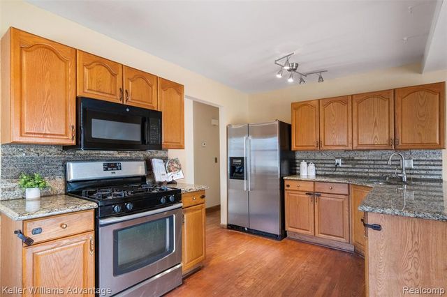 44528 Whitman Avenue, Canton, MI 48187