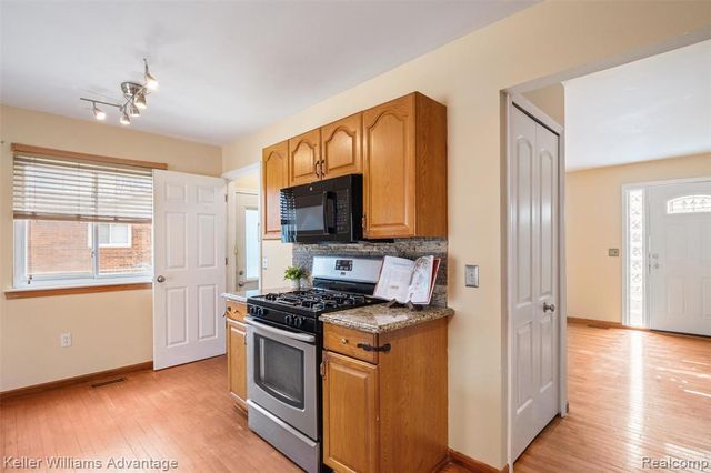 44528 Whitman Avenue, Canton, MI 48187