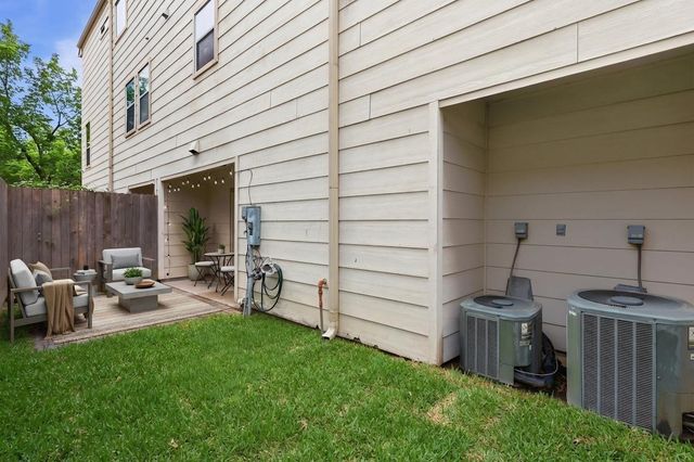 1110 Birdsall Street, Houston, TX 77007