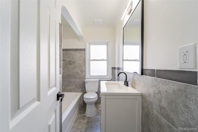 22427 Hanson Court, Saint Clair Shores, MI 48080