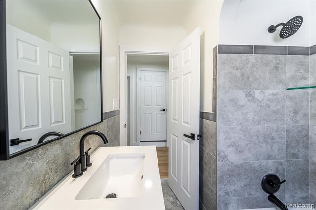 22427 Hanson Court, Saint Clair Shores, MI 48080