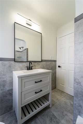 22427 Hanson Court, Saint Clair Shores, MI 48080