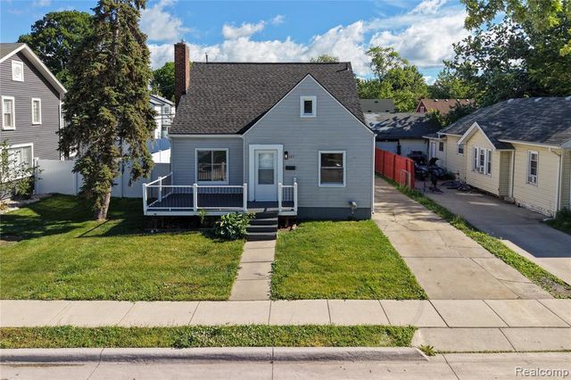 22427 Hanson Court, Saint Clair Shores, MI 48080