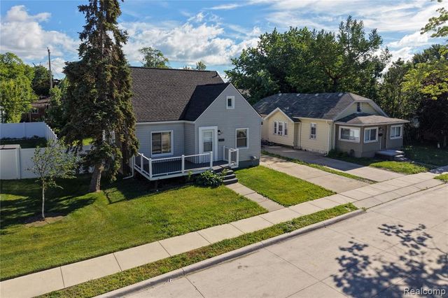 22427 Hanson Court, Saint Clair Shores, MI 48080
