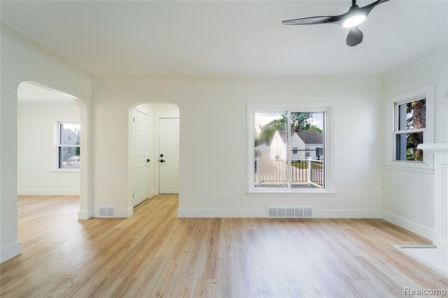 22427 Hanson Court, Saint Clair Shores, MI 48080