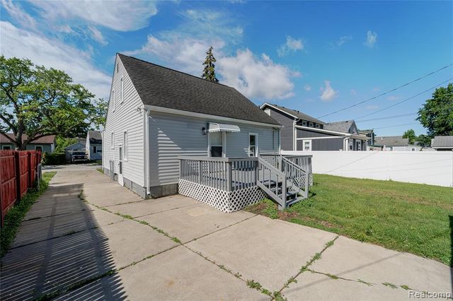 22427 Hanson Court, Saint Clair Shores, MI 48080