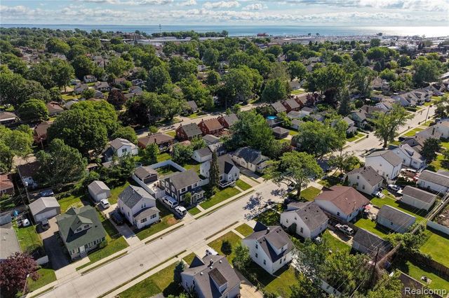 22427 Hanson Court, Saint Clair Shores, MI 48080