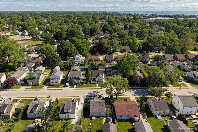 22427 Hanson Court, Saint Clair Shores, MI 48080