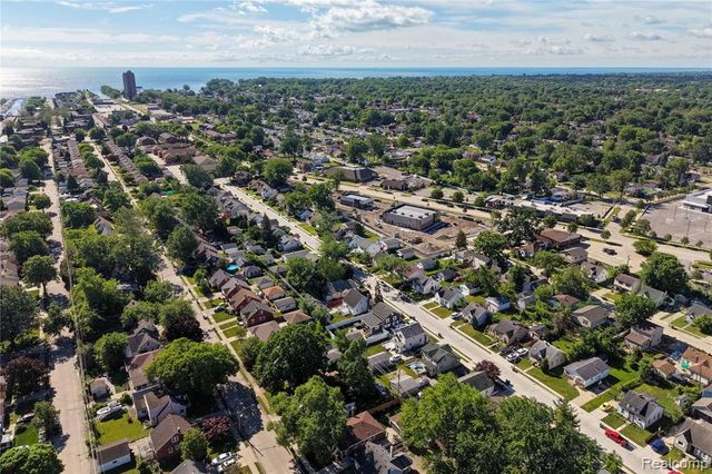 22427 Hanson Court, Saint Clair Shores, MI 48080