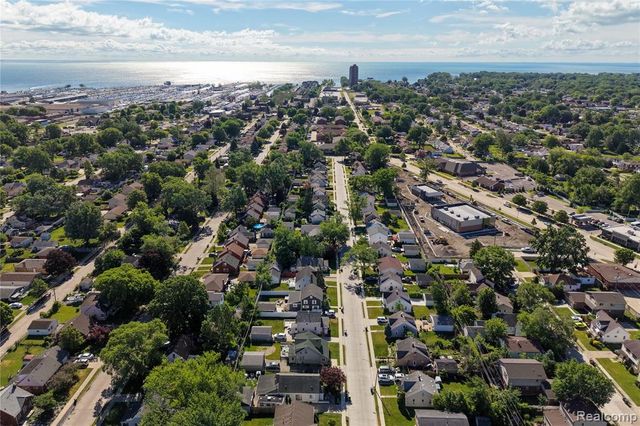 22427 Hanson Court, Saint Clair Shores, MI 48080