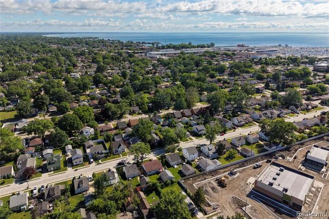 22427 Hanson Court, Saint Clair Shores, MI 48080