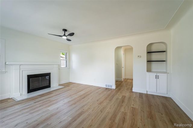 22427 Hanson Court, Saint Clair Shores, MI 48080