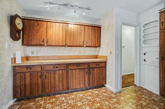 1180 N River Road, Saginaw, MI 48609