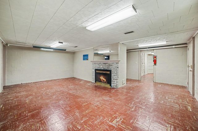 1180 N River Road, Saginaw, MI 48609