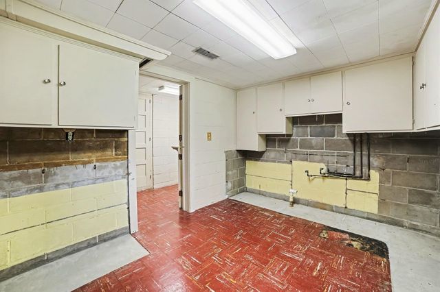 1180 N River Road, Saginaw, MI 48609