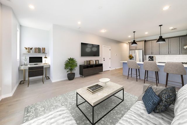 552 E 46th Place 2, Chicago, IL 60653