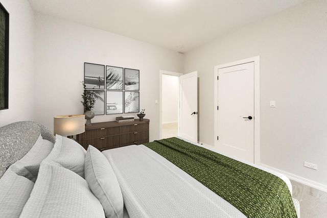 552 E 46th Place 2, Chicago, IL 60653