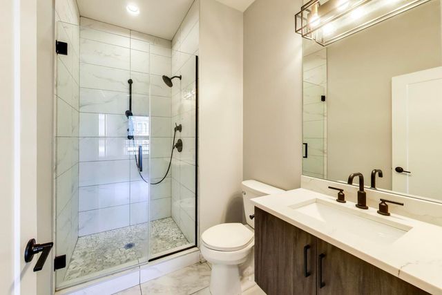 552 E 46th Place 2, Chicago, IL 60653