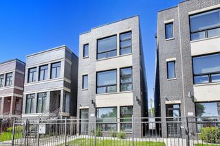 552 E 46th Place 2, Chicago, IL 60653