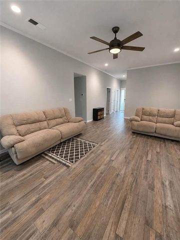 1812 N Crane Lane, Independence, MO 64058