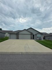 1812 N Crane Lane, Independence, MO 64058